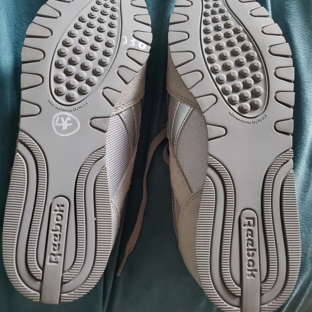 Shoes - Picture 5 of 6